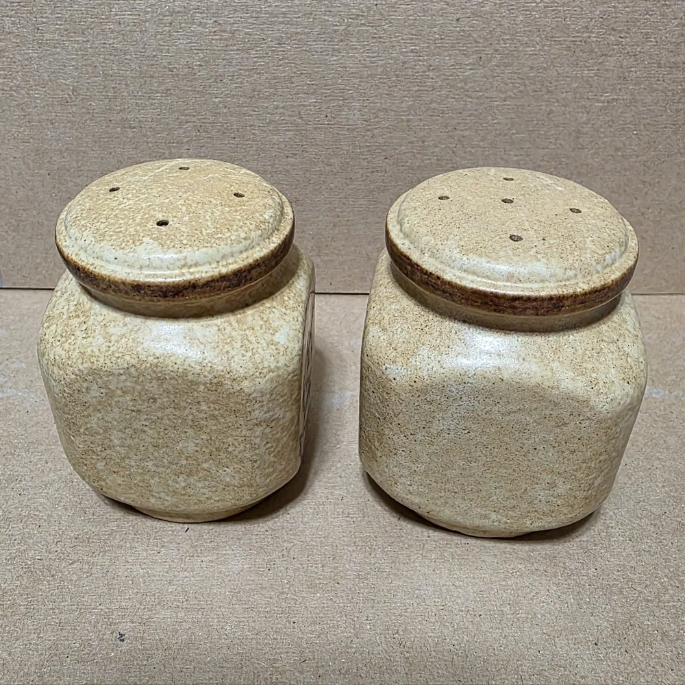 Pottery Craft Stoneware Salt Pepper Shaker Set #153